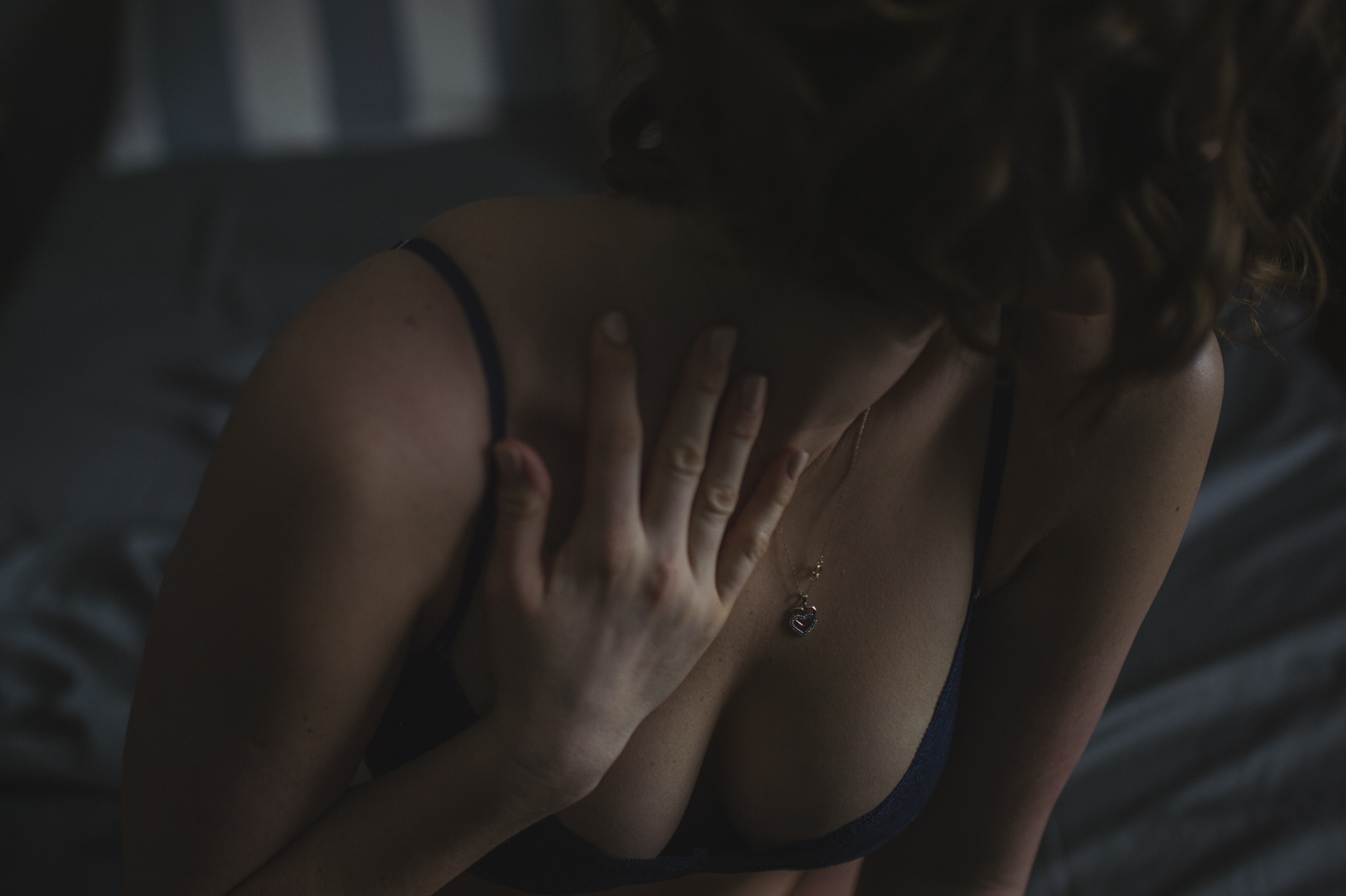 https://www.caitlavoie.com/wp-content/uploads/2015/02/Boudoir-Photographer-Belleville-Picton-abc013.jpg